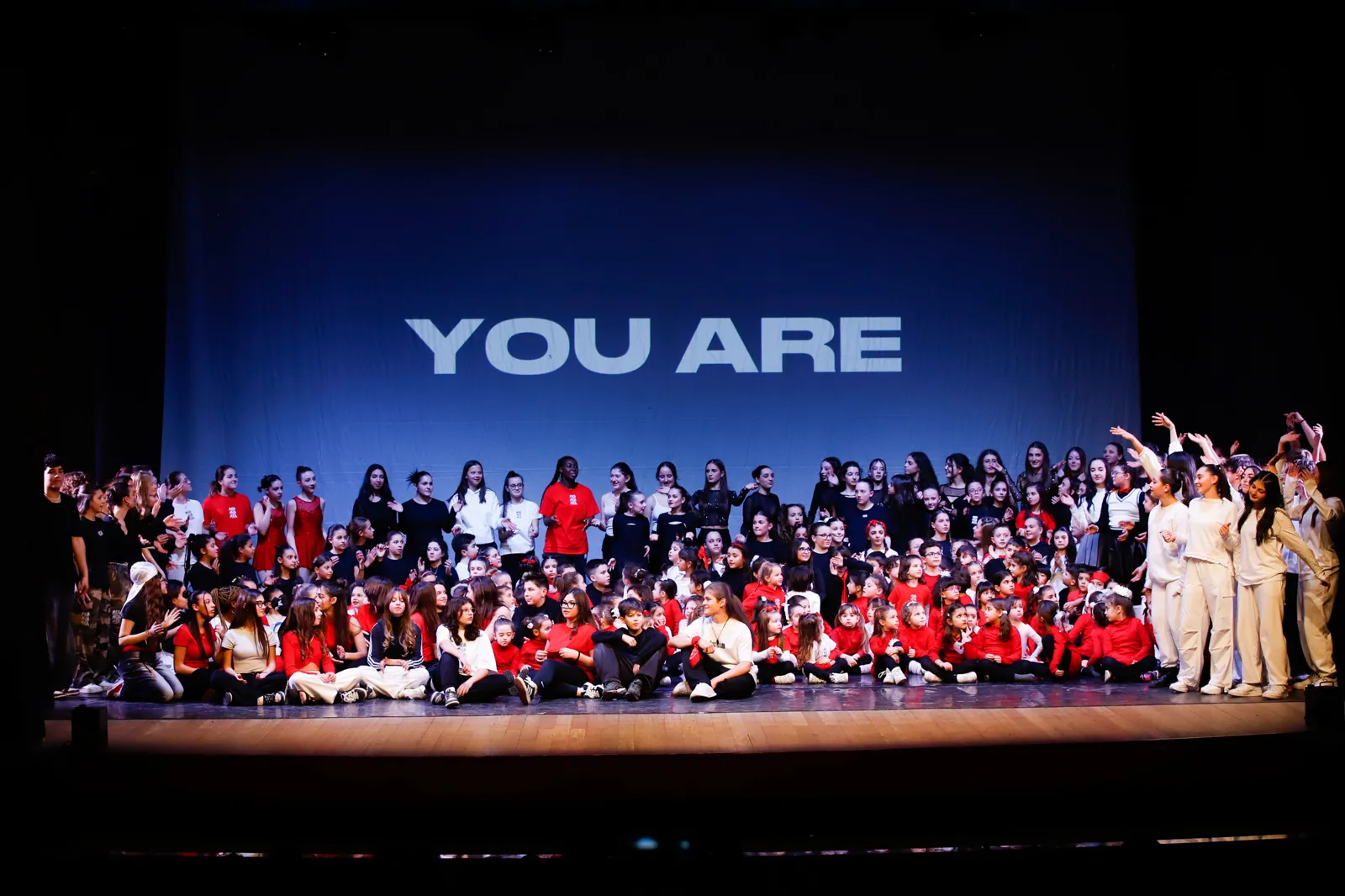 You are MYDA — tutta la scuola sul palco